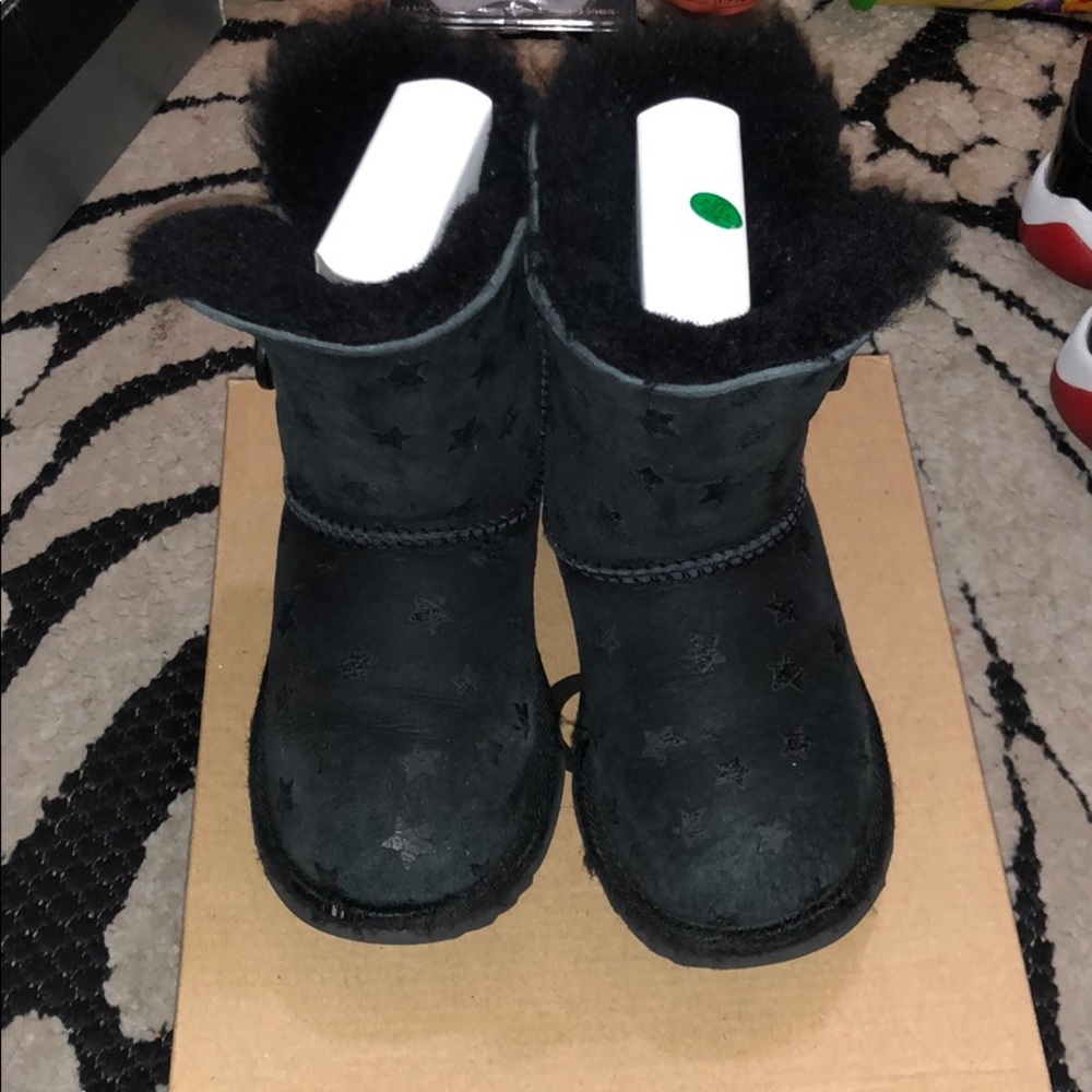 Girl’s UGG Bailey Button Stars